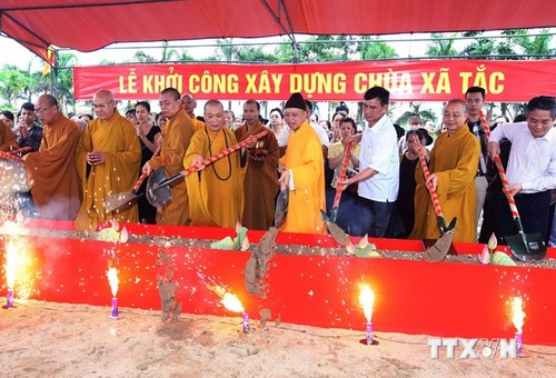 1,000 Buddhists in Quang Ninh pray for peace in East Sea  - ảnh 2